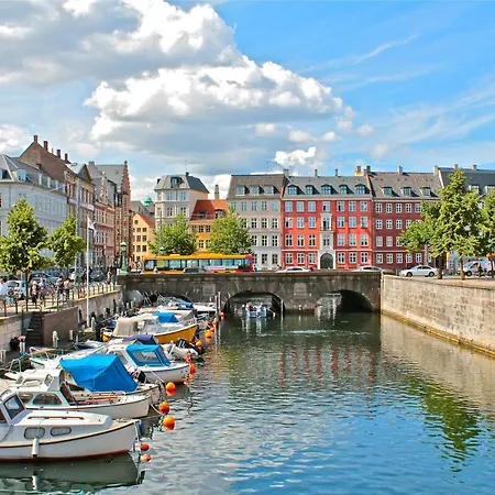 Apartment Cozy Two-bedroom Located In The Vibrant Area Vesterbro *